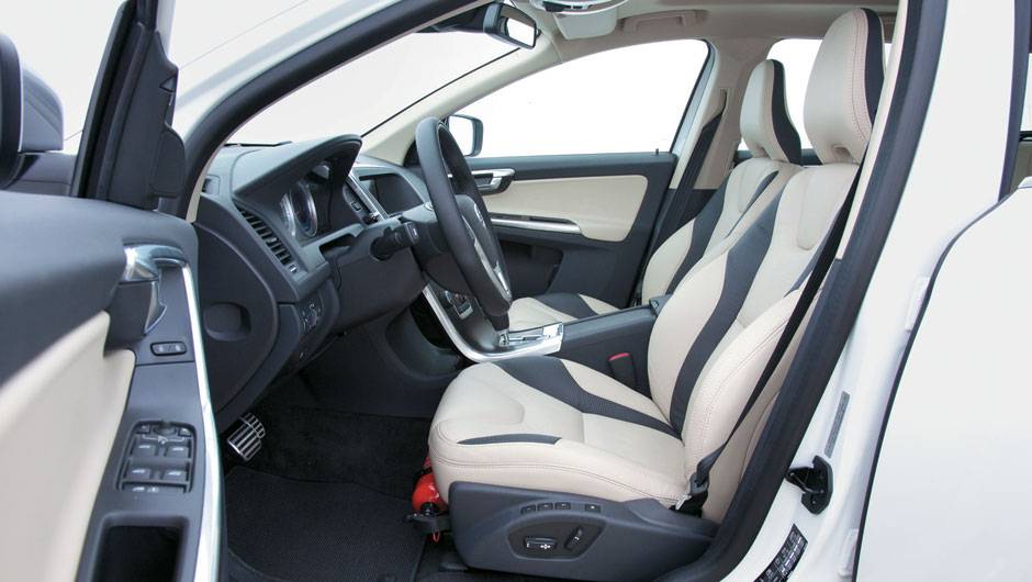 O Volvo &eacute; o que melhor alia ergonomia e conforto. | <a href="https://quatrorodas.abril.com.br/carros/comparativos/land-rover-evoque-x-audi-q3-x-volvo-xc60-x-bmw-x1-681821.shtml" rel="migration">Leia mais</a>