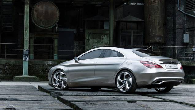 A traseira talvez seja um dos melhores ângulos do Mercedes-Benz | <a href="https://quatrorodas.abril.com.br/galerias/saloes/pequim/2012/csc-682392.shtml" rel="migration">Leia mais</a>