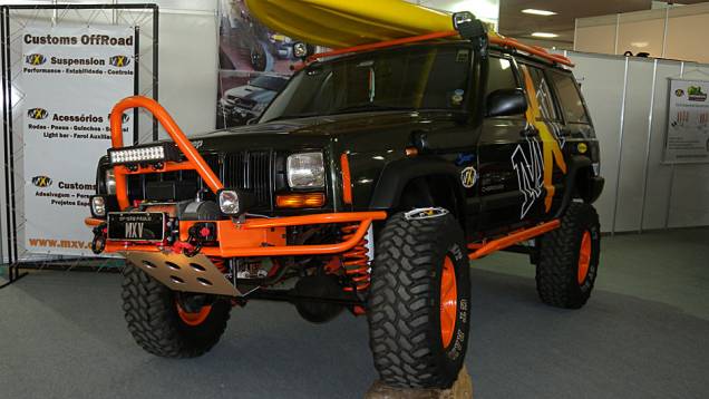 Jeep Cherokee também foi modificado pela MXV Jeep Cherokee também foi modificado pela MXV