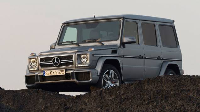 Para-choque dianteiro está mais pronunciado e a grade foi reestilizada | <a href="https://quatrorodas.abril.com.br/saloes/pequim/2012/mercedes-g63-amg-682501.shtml" rel="migration">Leia mais</a>