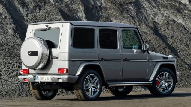O jipe possui a função start/stop e freios regenerativos | <a href="https://quatrorodas.abril.com.br/saloes/pequim/2012/mercedes-g63-amg-682501.shtml" rel="migration">Leia mais</a> O jipe possui a função start/stop e freios regenerativos | <a href="https://quatrorodas.abril.com.br/saloes/pequim/2012/mercedes-g63-amg-682501.shtml" rel="migration">Leia mais</a>