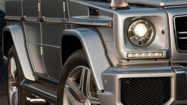 O G63 AMG também terá uma versão topo de linha | <a href="https://quatrorodas.abril.com.br/saloes/pequim/2012/mercedes-g63-amg-682501.shtml" rel="migration">Leia mais</a> O G63 AMG também terá uma versão topo de linha | <a href="https://quatrorodas.abril.com.br/saloes/pequim/2012/mercedes-g63-amg-682501.shtml" rel="migration">Leia mais</a>