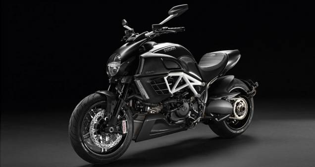 Diavel: lançada mundialmente no Salão de Milão de 2011, a moto cativa pelo estilo agressivo e pelo desempenho dos 162 cv