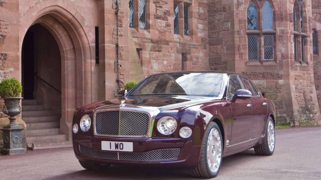 Edição homenageia Rainha da Inglaterra | <a href="https://quatrorodas.abril.com.br/saloes/pequim/2012/bentley-mulsanne-diamond-jubilee-682788.shtml" rel="migration">Leia mais</a> Edição homenageia Rainha da Inglaterra | <a href="https://quatrorodas.abril.com.br/saloes/pequim/2012/bentley-mulsanne-diamond-jubilee-682788.shtml" rel="migration">Leia mais</a>