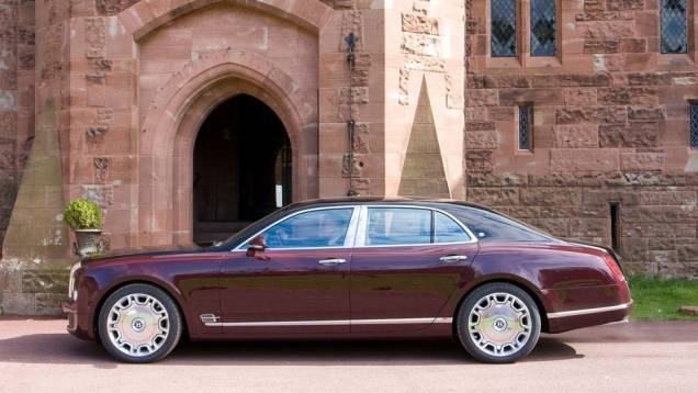 Sedã usa o mesmo motor do Mulliner: 6.7 V8 de 505 cv de potência | <a href="https://quatrorodas.abril.com.br/saloes/pequim/2012/bentley-mulsanne-diamond-jubilee-682788.shtml" rel="migration">Leia mais</a> Sedã usa o mesmo motor do Mulliner: 6.7 V8 de 505 cv de potência | <a href="https://quatrorodas.abril.com.br/saloes/pequim/2012/bentley-mulsanne-diamond-jubilee-682788.shtml" rel="migration">Leia mais</a>
