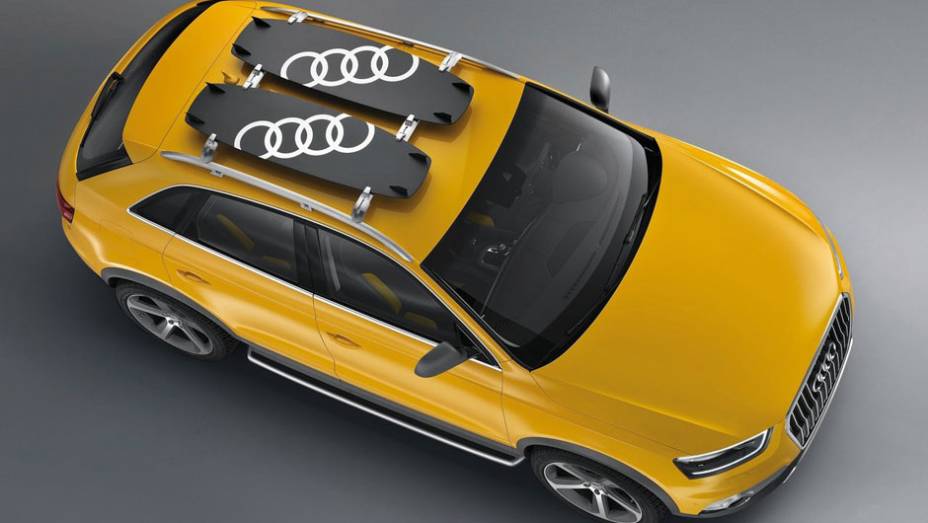 Destaque para o par de pranchas de kitesurf instaladas no teto do carro | <a href="https://quatrorodas.abril.com.br/saloes/pequim/2012/audi-q3-jinlong-yufeng-682750.shtml" rel="migration">Leia mais</a>
