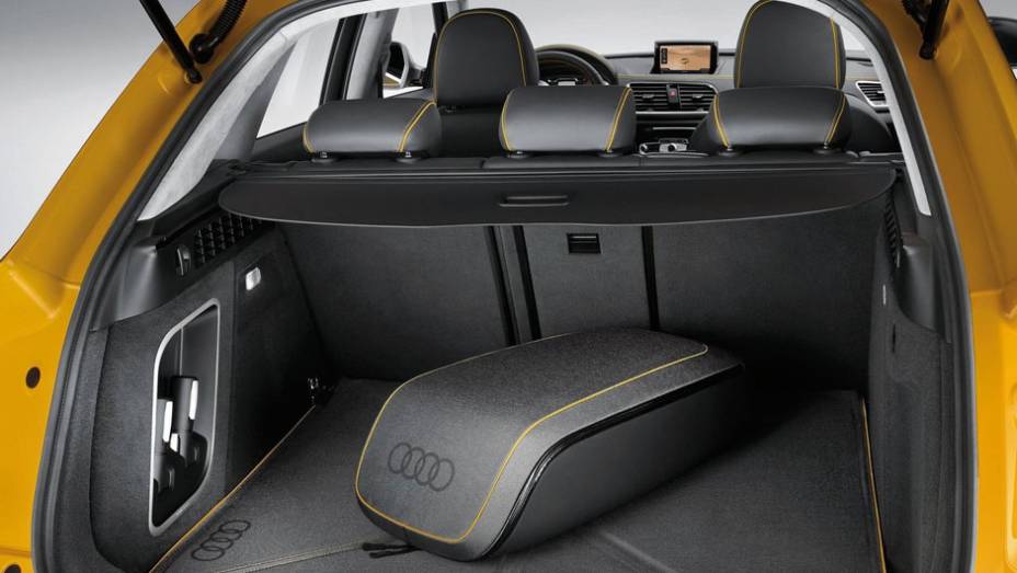 Detalhe do porta-malas do carro | <a href="https://quatrorodas.abril.com.br/saloes/pequim/2012/audi-q3-jinlong-yufeng-682750.shtml" rel="migration">Leia mais</a>
