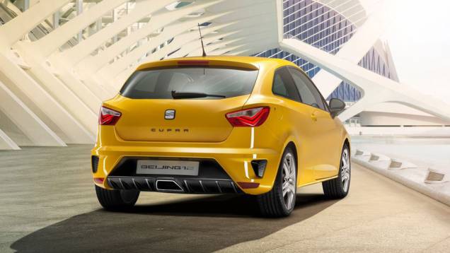 Ainda na traseira, presença de novo para-choque e difusor | <a href="https://quatrorodas.abril.com.br/saloes/pequim/2012/seat-ibiza-cupra-concept-682768.shtml" rel="migration">Leia mais</a>