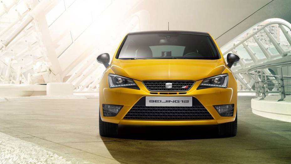 Dianteira também conta com novo para-choque | <a href="https://quatrorodas.abril.com.br/saloes/pequim/2012/seat-ibiza-cupra-concept-682768.shtml" rel="migration">Leia mais</a>