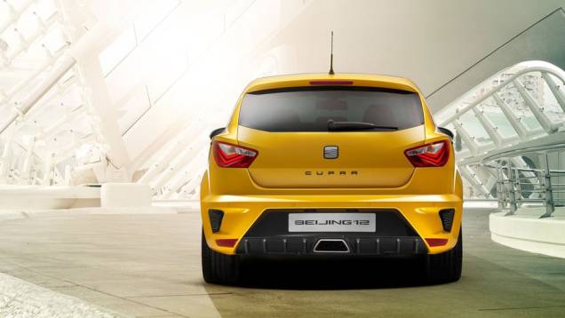 Carro tem motor 1.4 TSI de 180 cavalos | <a href="https://quatrorodas.abril.com.br/saloes/pequim/2012/seat-ibiza-cupra-concept-682768.shtml" rel="migration">Leia mais</a>