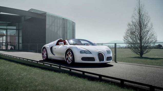 A edição especial foi feita para homenagear o Ano do Dragão | <a href="https://quatrorodas.abril.com.br/saloes/pequim/2012/bugatti-veyron-wei-long-682847.shtml" rel="migration">Leia mais</a> A edição especial foi feita para homenagear o Ano do Dragão | <a href="https://quatrorodas.abril.com.br/saloes/pequim/2012/bugatti-veyron-wei-long-682847.shtml" rel="migration">Leia mais</a>