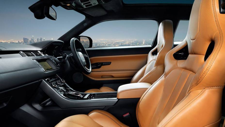 Parte do revestimento é feita em couro suede | <a href="https://quatrorodas.abril.com.br/saloes/pequim/2012/range-rover-evoque-victoria-beckham-682714.shtml" rel="migration">Leia mais</a>