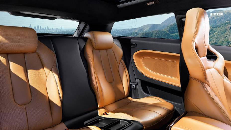 Cinco dos 200 modelos fabricados serão vendidos nos Estados Unidos | <a href="https://quatrorodas.abril.com.br/saloes/pequim/2012/range-rover-evoque-victoria-beckham-682714.shtml" rel="migration">Leia mais</a>
