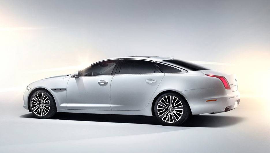 XJ Ultimate foi apresentado no Sal&atilde;o de Pequim | <a href="https://quatrorodas.abril.com.br/saloes/pequim/2012/jaguar-xj-ultimate-682745.shtml" rel="migration">Leia mais</a>