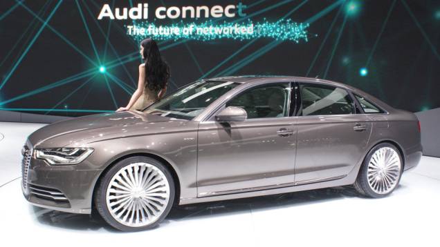 Audi A6 L e-tron | <a href="https://quatrorodas.abril.com.br/galerias/saloes/pequim/2012/audi-a6-l-682717.shtml" rel="migration">Veja mais fotos</a>