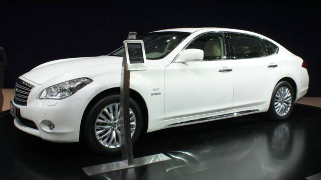 Infiniti M35hL | <a href="https://quatrorodas.abril.com.br/saloes/pequim/2012/infiniti-m35hl-682861.shtml" rel="migration">Leia mais</a>