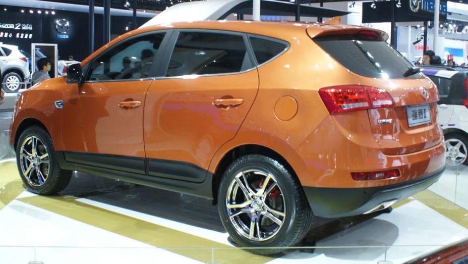 JAC SII | <a href="https://quatrorodas.abril.com.br/saloes/pequim/2012/jac-sii-682795.shtml" rel="migration">Leia mais</a> | <a href="https://quatrorodas.abril.com.br/galerias/saloes/pequim/2012/direto-pequim-parte-2-682968.shtml" rel="migration">Veja a parte 2</a>
