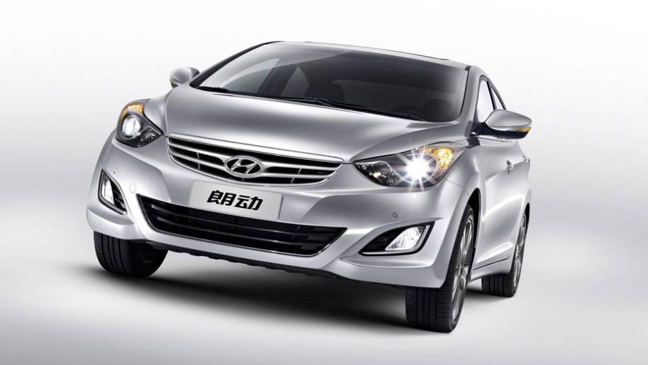 Sim, é ele mesmo: o nome é diferente, mas o carro continua sendo o Elantra | <a href="https://quatrorodas.abril.com.br/saloes/pequim/2012/hyundai-langdeng-682932.shtml" rel="migration">Leia mais</a>
