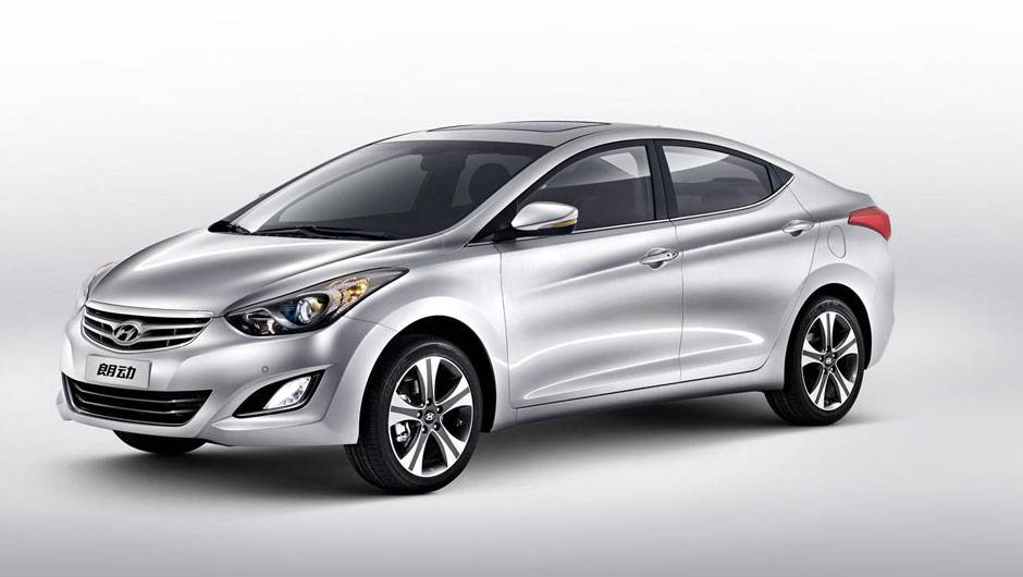 Poucos detalhes mudaram em rela&ccedil;&atilde;o ao carro que ser&aacute; vendido na China, como a grade frontal | <a href="https://quatrorodas.abril.com.br/saloes/pequim/2012/hyundai-langdeng-682932.shtml" rel="migration">Leia mais</a>