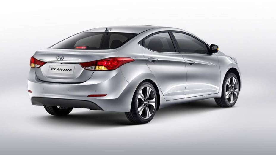 A semelhança é tamanha que até o nome Elantra ficou na placa... | <a href="https://quatrorodas.abril.com.br/saloes/pequim/2012/hyundai-langdeng-682932.shtml" rel="migration">Leia mais</a>