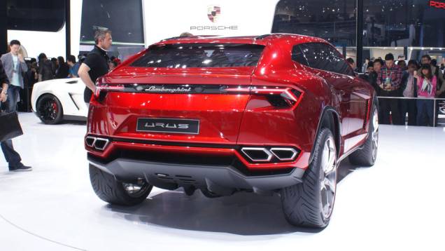 Lamborghini Urus Concept | <a href="https://quatrorodas.abril.com.br/galerias/saloes/pequim/2012/lamborghini-urus-concept-682718.shtml" rel="migration">Veja mais fotos</a>