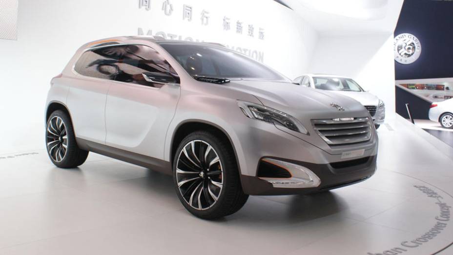 Peugeot Urban Crossover concept | <a href="https://quatrorodas.abril.com.br/galerias/saloes/pequim/2012/peugeot-urban-concept-682724.shtml" rel="migration">Veja mais fotos</a>