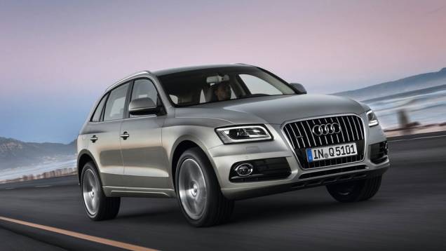 O Q5 passou por face-lift, mas teve mudanças discretas no design | <a href="https://quatrorodas.abril.com.br/carros/lancamentos/audi-q5-2013-682959.shtml" rel="migration">Leia mais</a>