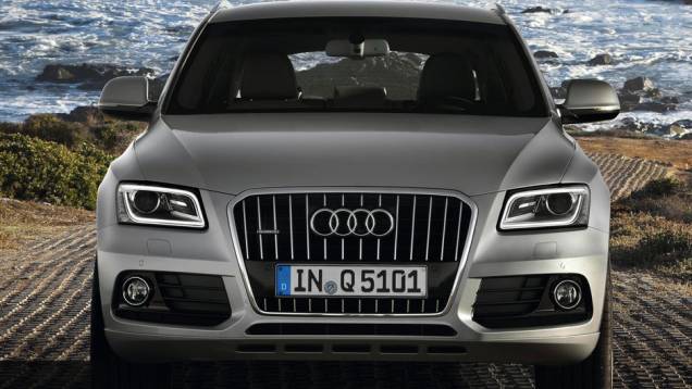 Detalhe da dianteira da versão 2013 do SUV | <a href="https://quatrorodas.abril.com.br/carros/lancamentos/audi-q5-2013-682959.shtml" rel="migration">Leia mais</a> Detalhe da dianteira da versão 2013 do SUV | <a href="https://quatrorodas.abril.com.br/carros/lancamentos/audi-q5-2013-682959.shtml" rel="migration">Leia mais</a>