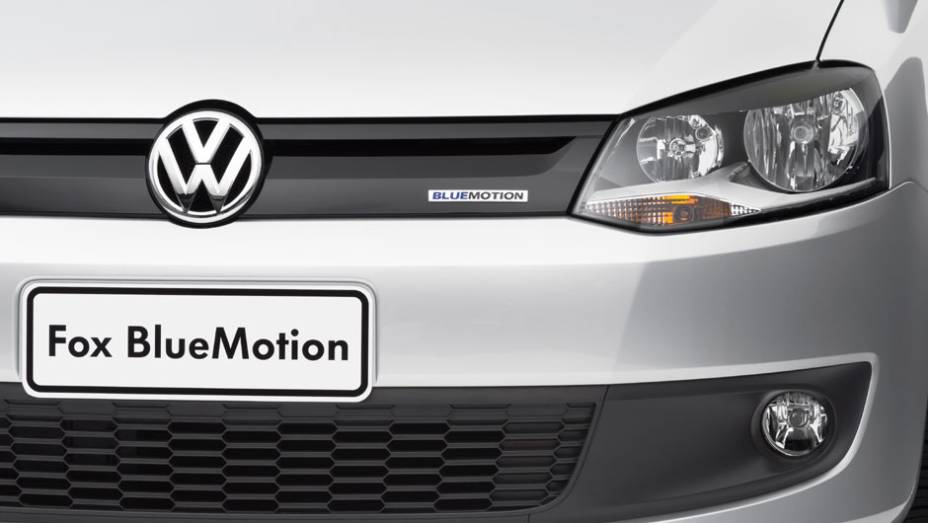 Grade frontal e inferior estão mais aerodinâmicas | <a href="https://quatrorodas.abril.com.br/carros/lancamentos/vw-fox-bluemotion-683155.shtml" rel="migration">Leia mais</a>