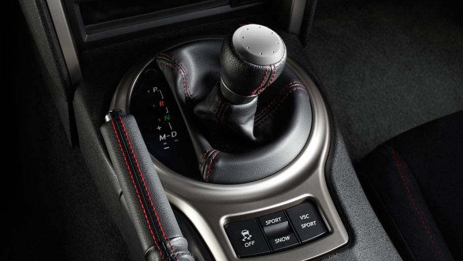A transmiss&atilde;o pode ser manual ou autom&aacute;tica | <a href="https://quatrorodas.abril.com.br/noticias/scion-mostra-esportivo-fr-s-320588_p.shtml" rel="migration">Leia mais</a>