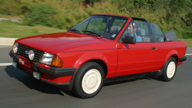 Outro clássico dos anos 80/90, o Escort XR3 ainda é reverenciado até hoje, mas foi derrotado por pouco pelo Fiat Tempra Turbo | <a href="https://quatrorodas.abril.com.br/classicos/brasileiros/conteudo_143481.shtml" rel="migration">Leia mais</a>