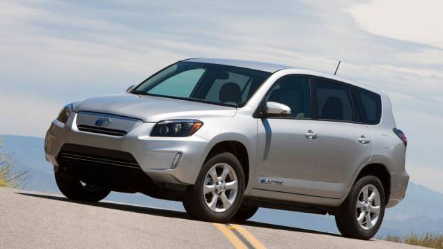 O RAV4 EV é o primeiro utilitário esportivo elétrico fabricado pela Toyota | <a href="https://quatrorodas.abril.com.br/noticias/toyota-rav4-eletrico-custara-us-50-mil-321110_p.shtml" rel="migration">Leia mais</a> O RAV4 EV é o primeiro utilitário esportivo elétrico fabricado pela Toyota | <a href="https://quatrorodas.abril.com.br/noticias/toyota-rav4-eletrico-custara-us-50-mil-321110_p.shtml" rel="migration">Leia mais</a>
