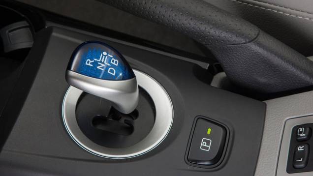 O interior é praticamente idêntico ao modelo movido a gasolina | <a href="https://quatrorodas.abril.com.br/noticias/toyota-rav4-eletrico-custara-us-50-mil-321110_p.shtml" rel="migration">Leia mais</a>