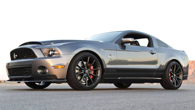Versão 2012 do GT500 Super Snake aprimorou a segurança e o desempenho, com 800 cv de potência | <a href="https://quatrorodas.abril.com.br/noticias/carrol-shelby-morre-aos-89-anos-321336_p.shtml" target="_blank" rel="migration">Carroll Shelby morre aos 89 anos</a> | <a href="ht" rel="migration"></a> Versão 2012 do GT500 Super Snake aprimorou a segurança e o desempenho, com 800 cv de potência | <a href="https://quatrorodas.abril.com.br/noticias/carrol-shelby-morre-aos-89-anos-321336_p.shtml" target="_blank" rel="migration">Carroll Shelby morre aos 89 anos</a> | <a href="ht" rel="migration"></a>