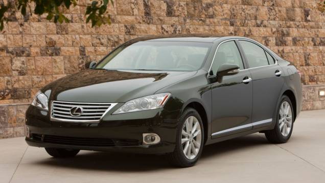 Sedã ES350 vai chegar ao mercado brasileiro em novembro | <a href="https://quatrorodas.abril.com.br/noticias/lexus-chega-oficialmente-ao-brasil-321310_p.shtml" rel="migration">Leia mais</a> Sedã ES350 vai chegar ao mercado brasileiro em novembro | <a href="https://quatrorodas.abril.com.br/noticias/lexus-chega-oficialmente-ao-brasil-321310_p.shtml" rel="migration">Leia mais</a>