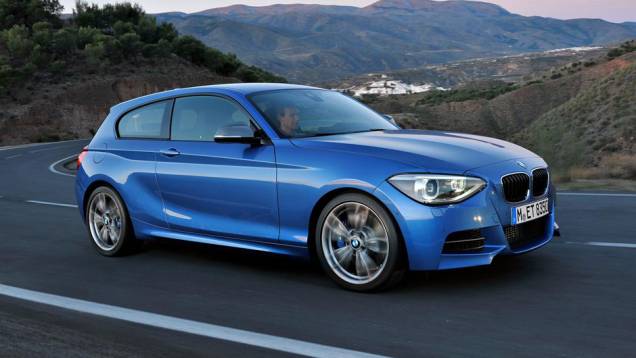 A carroceria de três portas estreia juntamente com o modelo | <a href="https://quatrorodas.abril.com.br/carros/lancamentos/bmw-m135i-684544.shtml" rel="migration">Leia mais</a> A carroceria de três portas estreia juntamente com o modelo | <a href="https://quatrorodas.abril.com.br/carros/lancamentos/bmw-m135i-684544.shtml" rel="migration">Leia mais</a>
