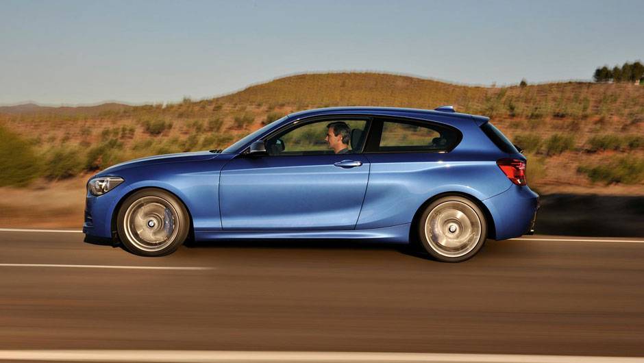 Quem gosta de dar carona para os amigos n&atilde;o precisa comprar outro carro: o M135i ter&aacute; uma vers&atilde;o com cinco portas | <a href="https://quatrorodas.abril.com.br/carros/lancamentos/bmw-m135i-684544.shtml" rel="migration">Leia mais</a>