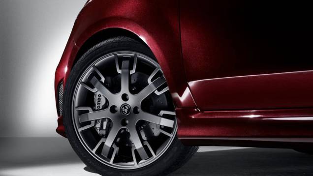 As belas rodas de liga leve são iguais as do Maserati GranCabrio | <a href="https://quatrorodas.abril.com.br/noticias/fiat-mostra-abarth-695-tributo-maserati-314381_p.shtml" rel="migration">Leia mais</a> As belas rodas de liga leve são iguais as do Maserati GranCabrio | <a href="https://quatrorodas.abril.com.br/noticias/fiat-mostra-abarth-695-tributo-maserati-314381_p.shtml" rel="migration">Leia mais</a>