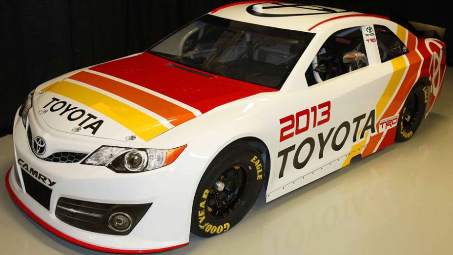 A Toyota mostrou o modelo que será usado na Sprint Cup do próximo ano