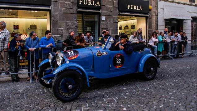 Este incrível Bugatti foi apenas um dos mais de 300 veículos inscritos para a prova Este incrível Bugatti foi apenas um dos mais de 300 veículos inscritos para a prova