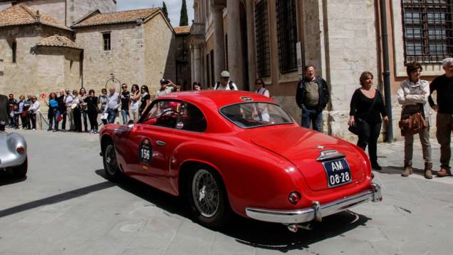 A Alfa Romeo é bem representada por esportivos como este belo 1900 C Sprint