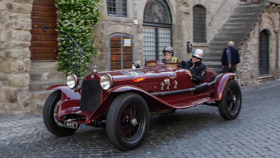 Se no Brasil &eacute; raro ver Alfa Romeos antigos em bom estado de conserva&ccedil;&atilde;o, na It&aacute;lia eles s&atilde;o figuras f&aacute;ceis