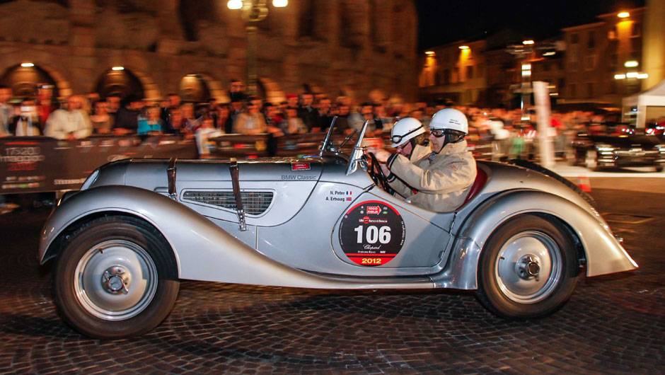 As BMW foram representadas por j&oacute;ias como esta 328, fabricada em 1939