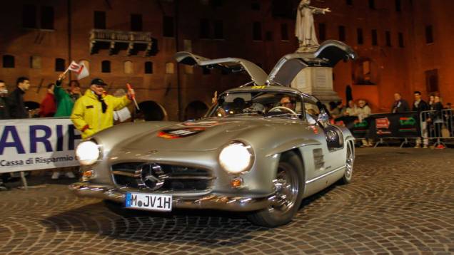 O que dizer desta Mercedes-Benz 300 SL Gull Wing? Nem nós sabemos...