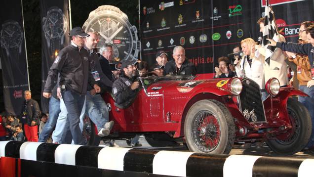 O cavallino rampante da Ferrari nesta Alfa Romeo mostra que a festa é em família