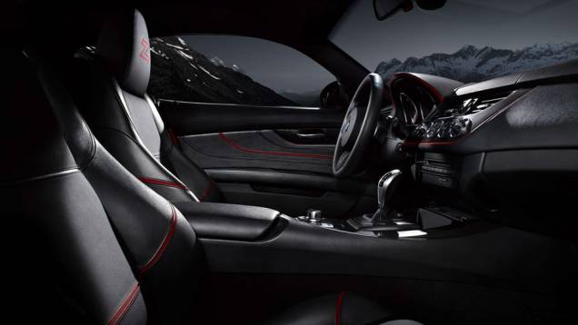 Bancos possuem logo específico para esta versão | <a href="https://quatrorodas.abril.com.br/noticias/bmw-leva-zagato-coupe-evento-italia-322104_p.shtml" rel="migration">Leia mais</a> Bancos possuem logo específico para esta versão | <a href="https://quatrorodas.abril.com.br/noticias/bmw-leva-zagato-coupe-evento-italia-322104_p.shtml" rel="migration">Leia mais</a>