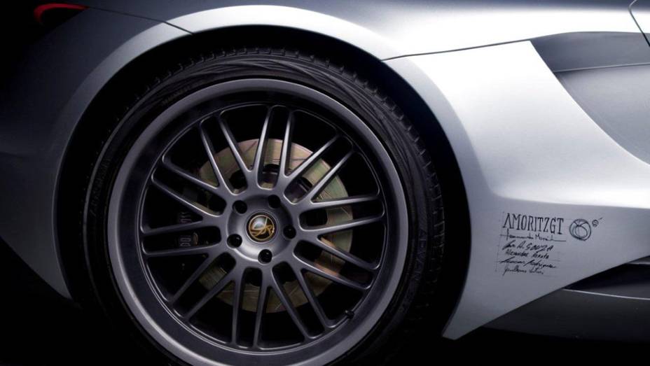 Esportivo foi feito em parceria com a equipe de design Amoritz GT | <a href="https://quatrorodas.abril.com.br/carros/lancamentos/donirosset-686600.shtml" rel="migration">Leia mais</a>