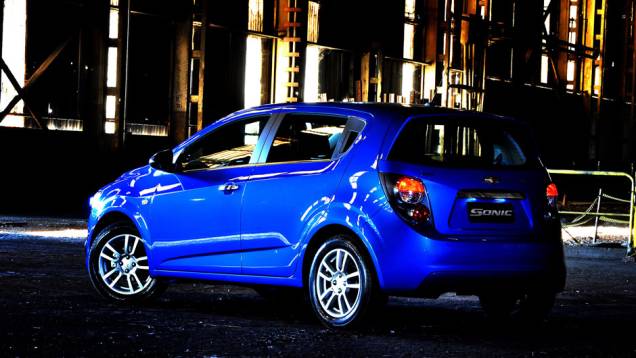 A Chevrolet quer atingir um público mais jovem com o Sonic | <a href="https://quatrorodas.abril.com.br/carros/lancamentos/chevrolet-sonic-686567.shtml" rel="migration">Leia mais</a> A Chevrolet quer atingir um público mais jovem com o Sonic | <a href="https://quatrorodas.abril.com.br/carros/lancamentos/chevrolet-sonic-686567.shtml" rel="migration">Leia mais</a>