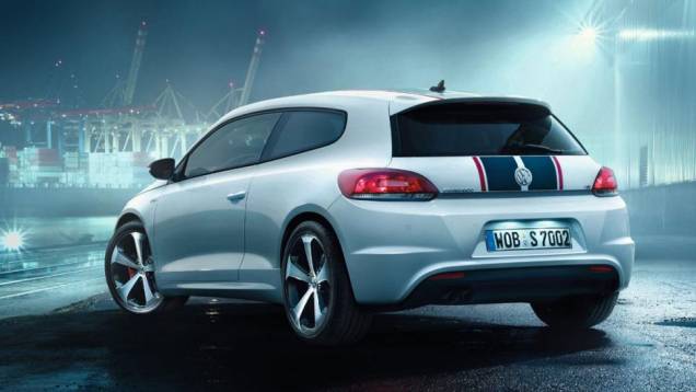 Vários itens especiais equipam o carro, com destaque para as faixas decorativas | <a href="https://quatrorodas.abril.com.br/noticias/vw-relembra-passado-scirocco-gts-322320_p.shtml" rel="migration">Leia mais</a> Vários itens especiais equipam o carro, com destaque para as faixas decorativas | <a href="https://quatrorodas.abril.com.br/noticias/vw-relembra-passado-scirocco-gts-322320_p.shtml" rel="migration">Leia mais</a>