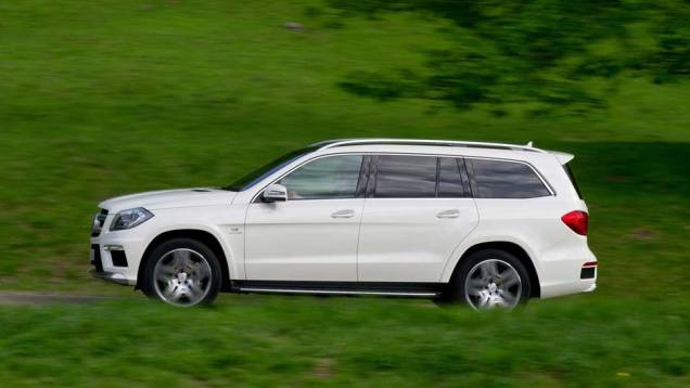 SUV esportivo chega no mercado dos EUA somente em 2013 | <a href="https://quatrorodas.abril.com.br/carros/lancamentos/mercedes-benz-gl63-amg-686835.shtml" rel="migration">Leia mais</a> SUV esportivo chega no mercado dos EUA somente em 2013 | <a href="https://quatrorodas.abril.com.br/carros/lancamentos/mercedes-benz-gl63-amg-686835.shtml" rel="migration">Leia mais</a>